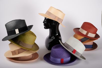 null LA CERISE SUR LE CHAPEAU

Lot de dix chapeaux en paille et divers coloris, ...
