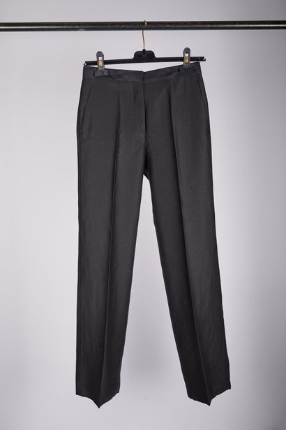 null Paul SMITH

Set of three grey, navy and black checked wool and corduroy pants,...