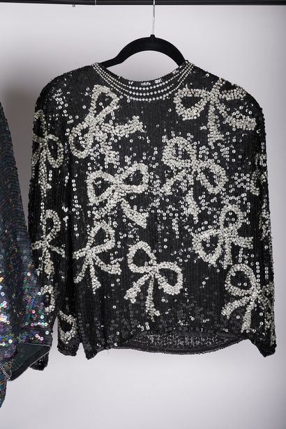 null MY COLLECTION - LLON - SWEELO

Lot composed of two sweaters and a glittery cardigan,...