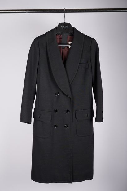 null Anonyme

Lot composé de deux manteaux, l'un en lainage noir, l'autre en lainage...
