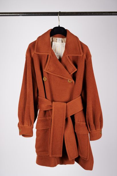 null FERRE - Christian LACROIX

Lot composed of a wool coat and a check jacket decorated...