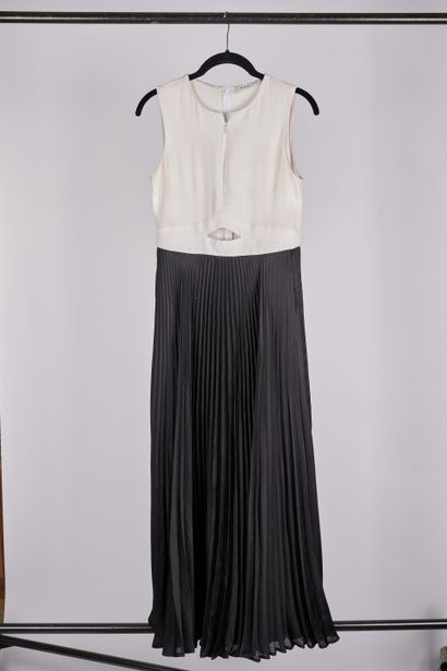 null MSGM Milano - A.L.C.

Lot composed of a long white sleeveless dress with black...