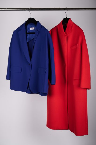 null Alberto BIANI

Lot composé d'un manteau en laine rouge et une veste en crêpe...