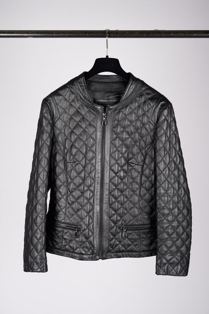 null INTUITION - STOULS

Set of a black quilted lambskin zipped jacket, a skirt and...