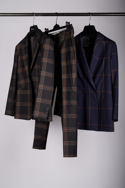null Paul SMITH

Lot composed of a blue wool blazer with checks and a set of pants...
