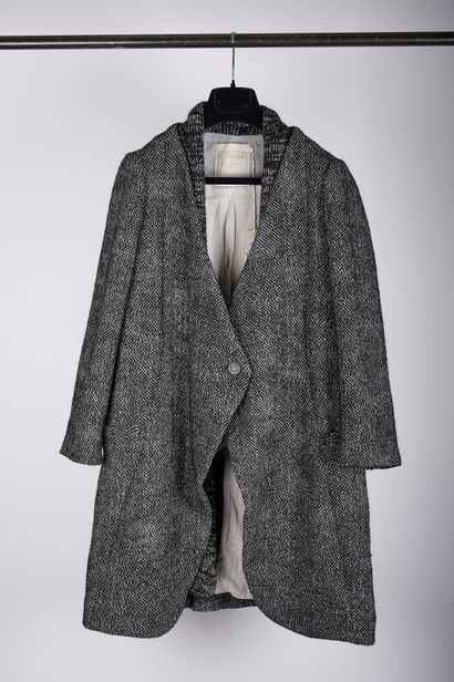null Anonyme

Lot composé de deux manteaux, l'un en lainage noir, l'autre en lainage...