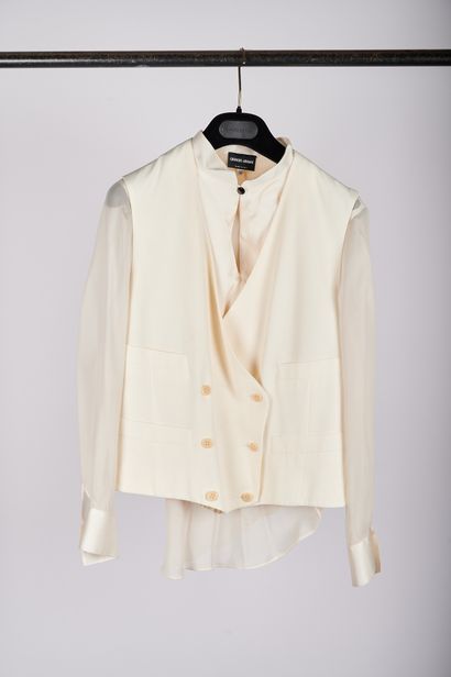 null Giorgio ARMANI

Lot composé d'une veste, d'une blouse et d'un gilet en crêpe...