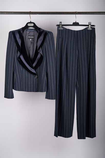 null Giorgio ARMANI

Lot composé de deux tailleurs pantalons, l'un en lainage marine...