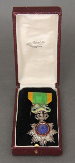 null Lot :

- Médaille du couronnement du roi Haakon VII de Norvège le 22 juin 1906

-...