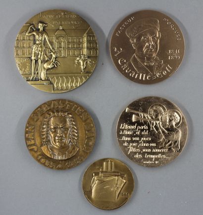null Lot de cinq médailles en bronze dont le Normandie, Palais du Luxembourg et ...