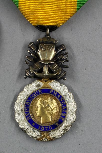 null Lot : 

- Médaille militaire (manque d'émail)

- Croix de guerre 1914-1916 avec...