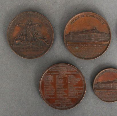 null Lot de médailles :

- Médaille en cuivre Exposition Universelle (de 1855) :...