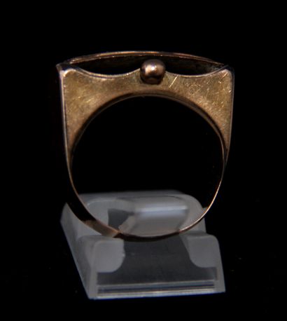 null 18k gold signet ring, TDD: 50, weight: 6 g.