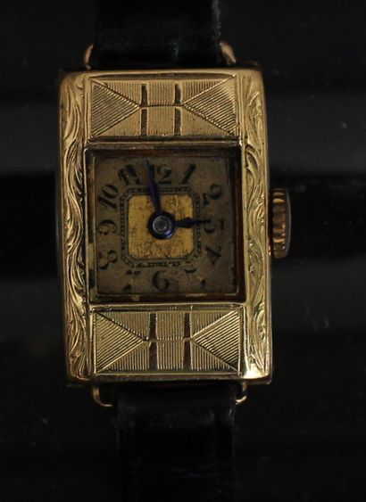 null Ladies' watch with rectangular case in 18k yellow gold, leather strap, gross...