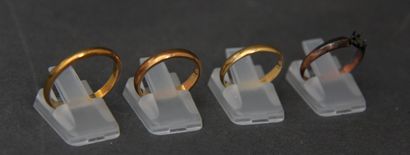 null Lot of 18k yellow gold jewelry:

- three wedding bands, wt: 2-3.7-3 g.

- one...
