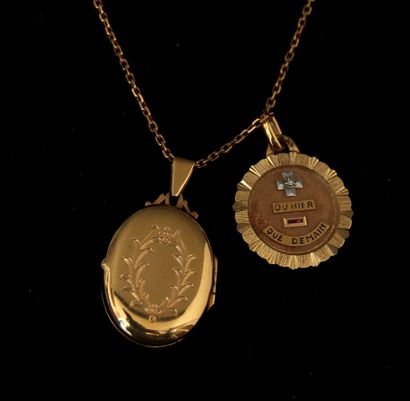 null 18k yellow gold necklace with 18k yellow gold round pendant + that yesterday...