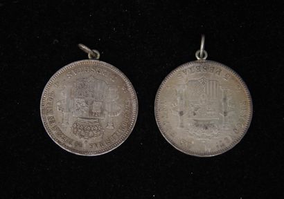 null Deux pendentifs en argent formée de deux pièces de 5 pesetas 1871 et 1896, pds...