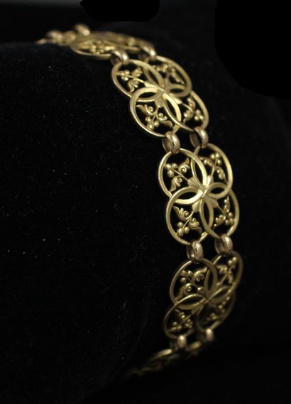 null Bracelet in 18k yellow gold with ten four-lobed openwork links, L: 19 cm, weight:...