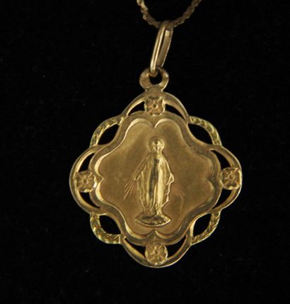 null *Polylobate pendant in 18k yellow gold with a Virgin Mary design, weight: 2.1...
