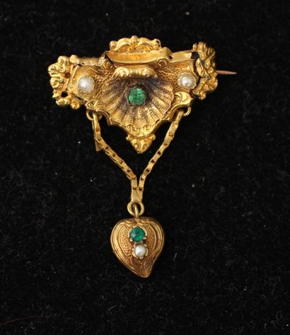 null Broche coquillage à pendentif cœur en or jaune 18k, pierres vertes et perles,...
