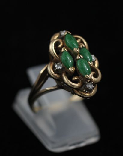 null 
*Marquise ring in 9k yellow gold set with cabochons of green and white stones,...