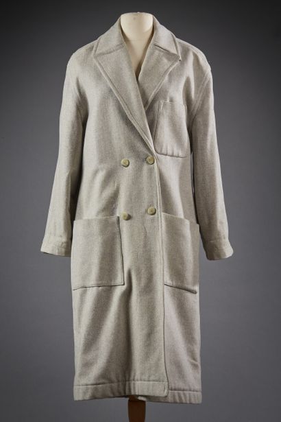 null ALAÏA

Manteau en lainage acier, col châle cranté, double boutonnage, trois...
