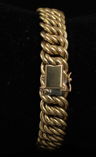 null *Bracelet à maillons creux en or jaune 18k, L : 19 cm., pds : 22,4 g.