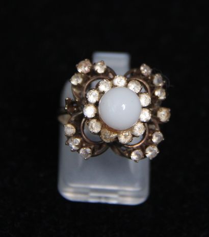 null 
14k gold ring set with a glass pearl and white stones, TDD: 49, gross weight:...