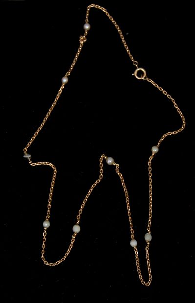 null Collier en or jaune 18k et perles de culture, L : 46 cm., pds brut : 5,8 g.