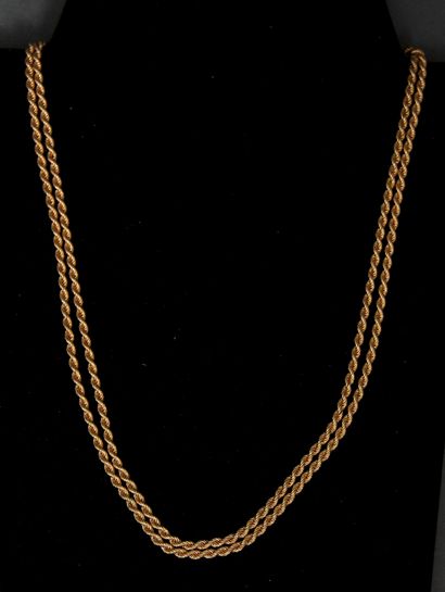 null Twisted necklace in 18k yellow gold, L: 81.5 cm, weight: 20.5 g.