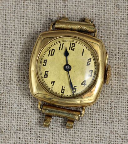 null Boitier de montre carré en or jaune 18k, chiffré, pds brut : 9,8 g.