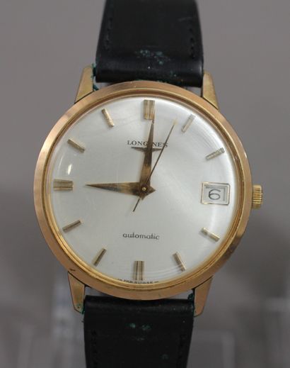 null Lot :

- LONGINES automatic men's watch with round gilt metal case, date window...