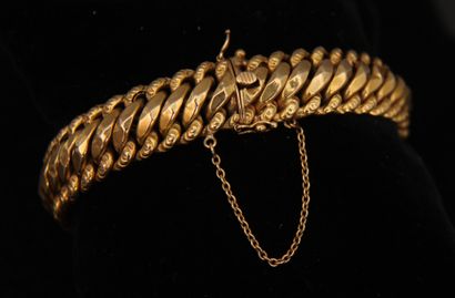 null Bracelet à maillons creux en or jaune 18k, L : 18 cm., pds : 29,8 g.