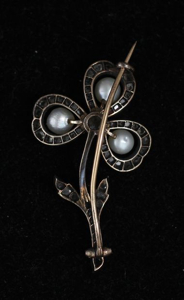 null 
Brooch in 18k yellow and white gold and silver in the form of a cloverleaf...