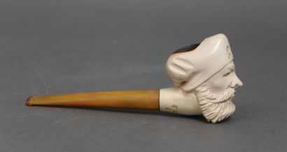 null Meerschaum pipe in the shape of an oriental man's head

L : 14,5 cm. (blackened...