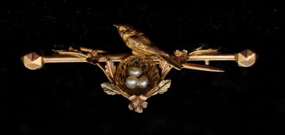 null Broche en or 18k et perles représentant un oiseau et son nid, pds brut : 1,5...