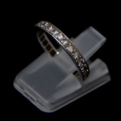 null 
American wedding ring in platinum set with diamonds, TDD: 51, gross weight:...