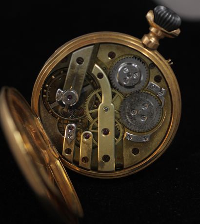 null Pocket watch in 18k yellow gold, the back engraved with a guilloche pattern,...