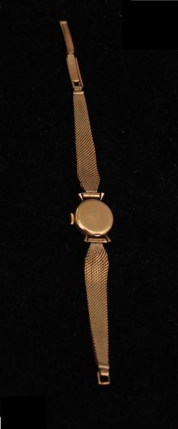 null RAMONA

Ladies' watch in 18k yellow gold with round case, gold-plated metal...