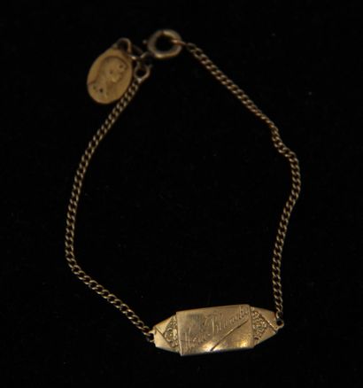 null Gourmette en or jaune 18k gravée Marie-Blanche, avec pendentif Vierge en métal...