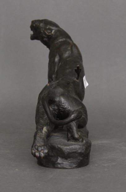 null Charles VALTON (1851-1918) d'après

La lionne blessée

Sculpture en bronze patiné,...