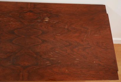 null Restangular pedestal table in flamed mahogany veneer in the Art Deco style

H...