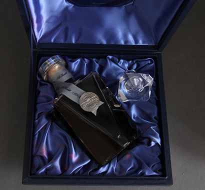 null Une bouteille de cognac CLASSIQUE DE MARTELL avec une carafe en cristal BACCARAT,...