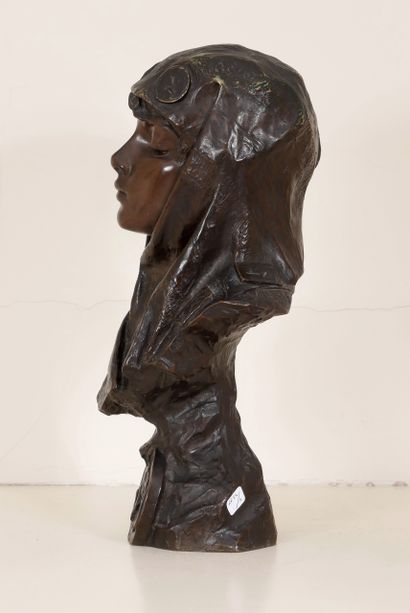 null Emmanuel VILLANIS (1858-1914) d'après

Dalia

Sculpture en bronze patiné, signée,...