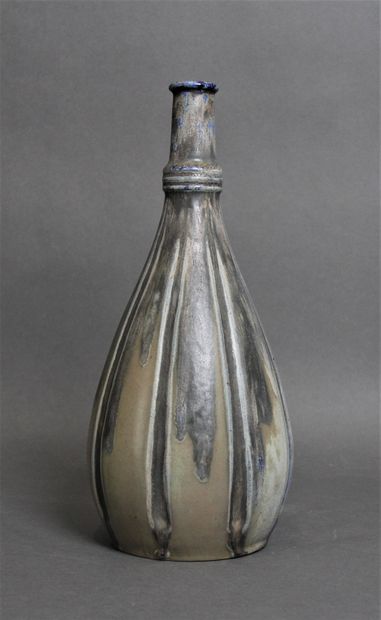 Charles GREBER (1853-1935)

Vase en grès...