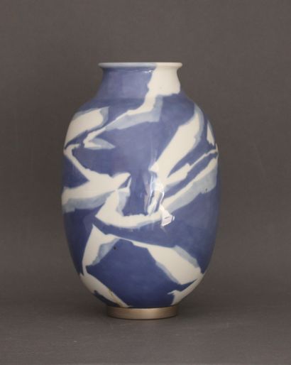 null SEVRES (Manufacture Nationale) - Danielle NIOCHE

Vase en porcelaine à corps...