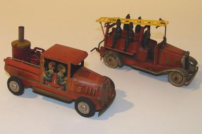 null Allemagne : 2 Penny Toys : véhicules de pompiers, mécaniques. L = 10 cm.