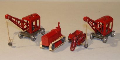 null Divers plomb : 2 grues rouge, l=11cm.AR : tracteur à chenille agricole, rouge,...