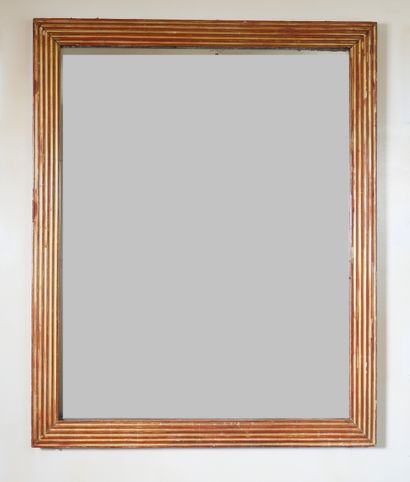 null Miroir rectangulaire en bois doré à décor de canaux,style Louis XVI

130 x 105...
