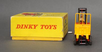 null DINKY TOYS

Coventry climax forklift, ref. 597

In its original box (wear in...
